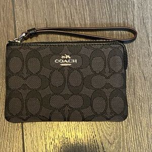 NWOT Coach Wristlet with Classic Logo Pattern